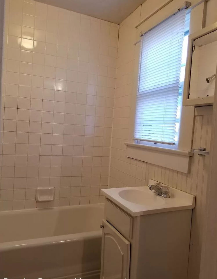 1416 S Lincoln St - Photo 6 of 11