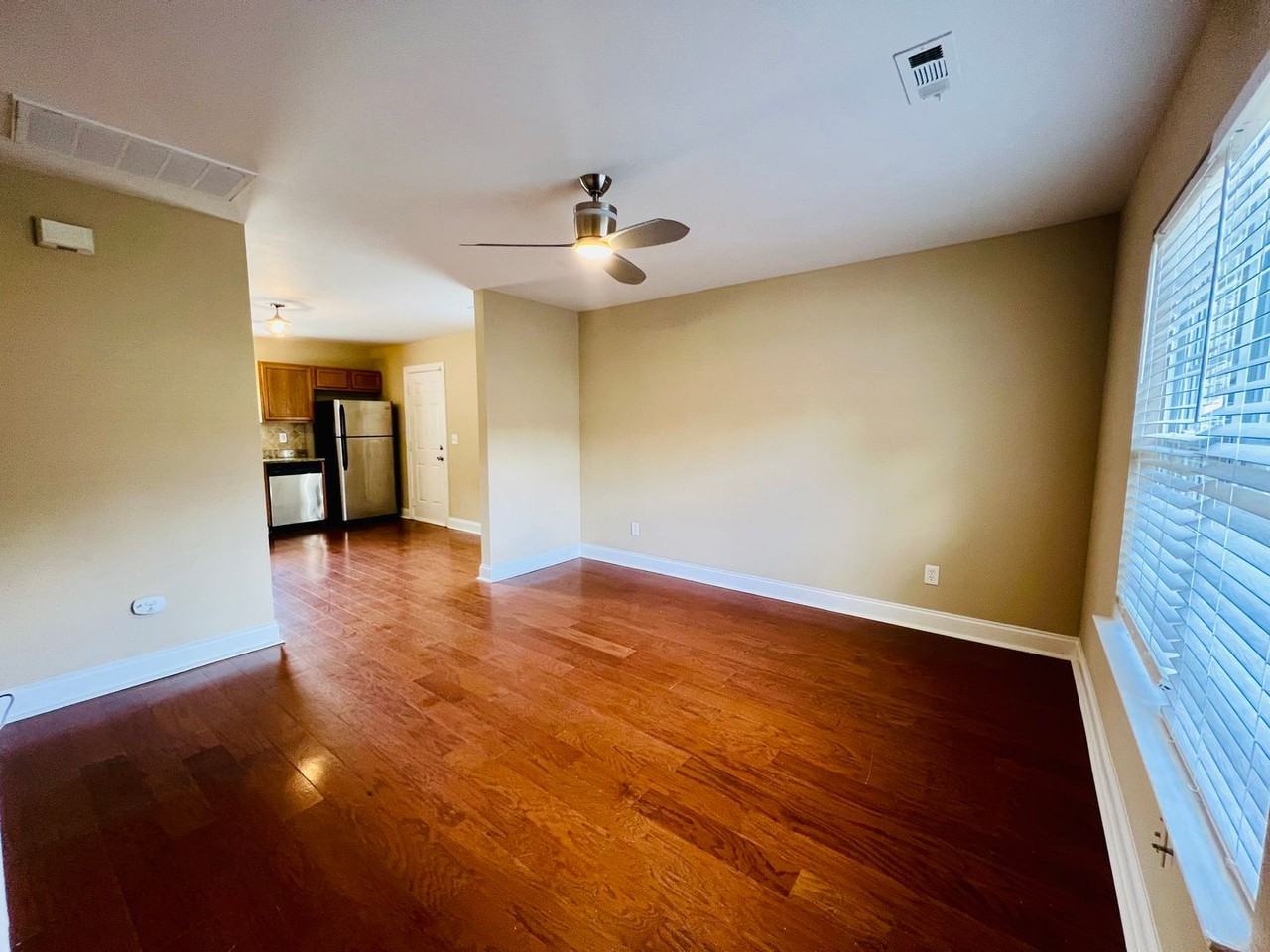 2439 Elmin St - Photo 2 of 13