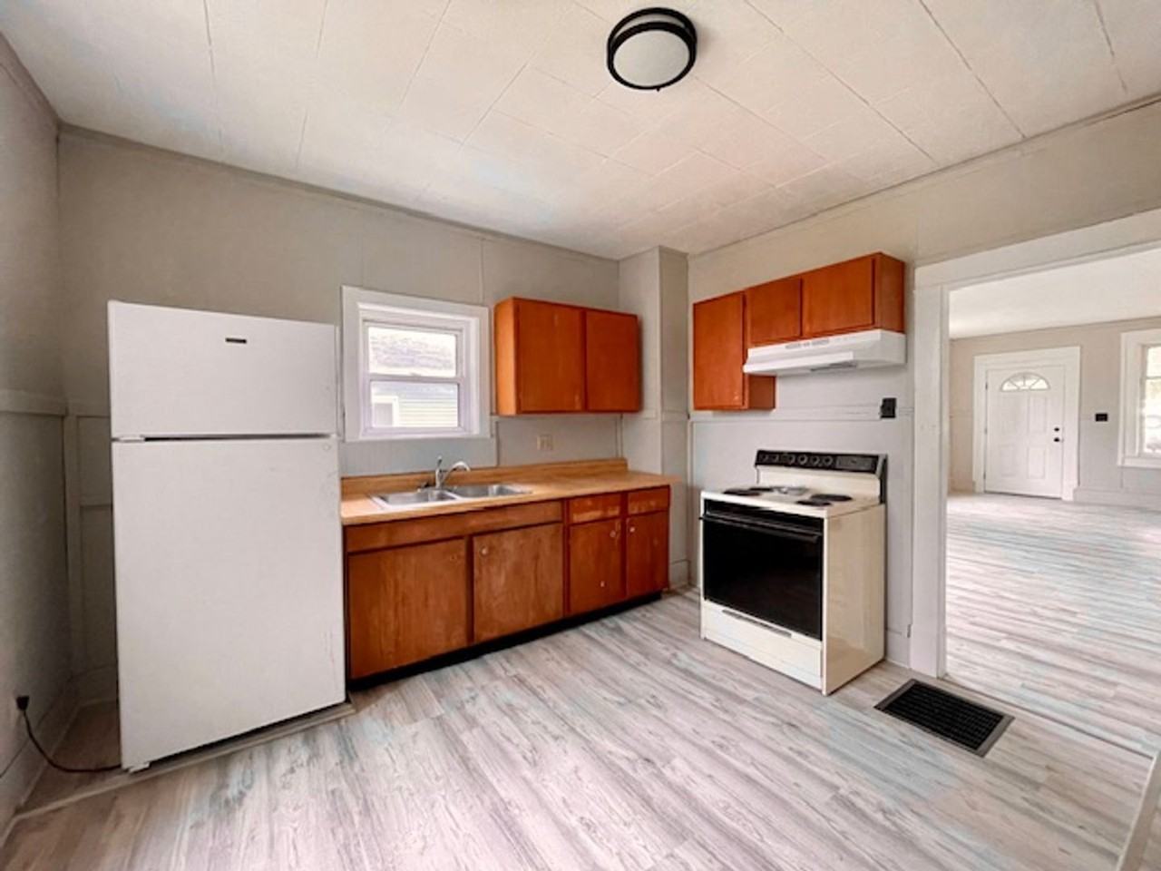 11 Franklin Ave - Photo 2 of 8