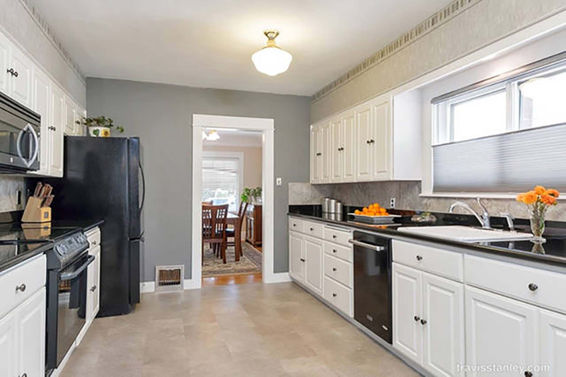 6916 Se 17th Ave - Photo 3 of 9