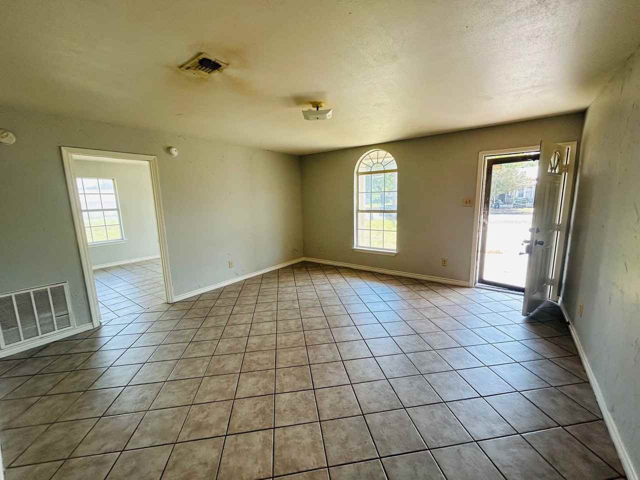 714 S 11th St - Photo 2 of 9