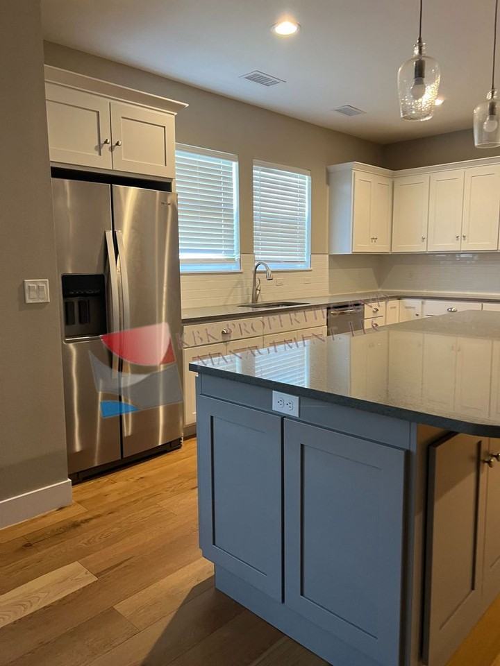 637 Country Club Circle - Photo 3 of 10