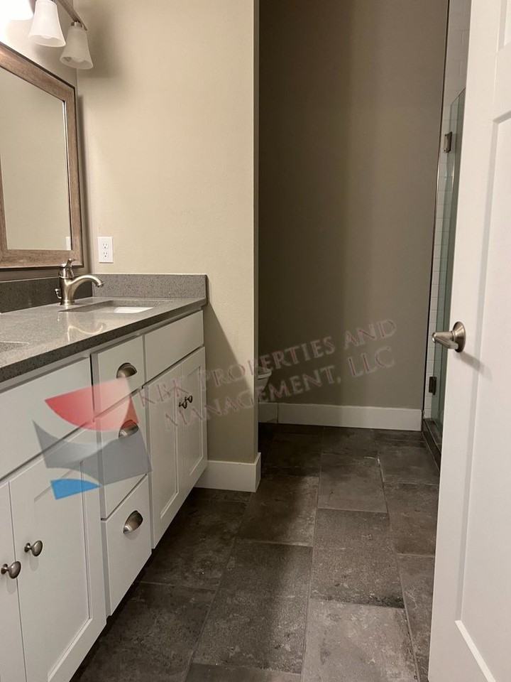 637 Country Club Circle - Photo 5 of 10