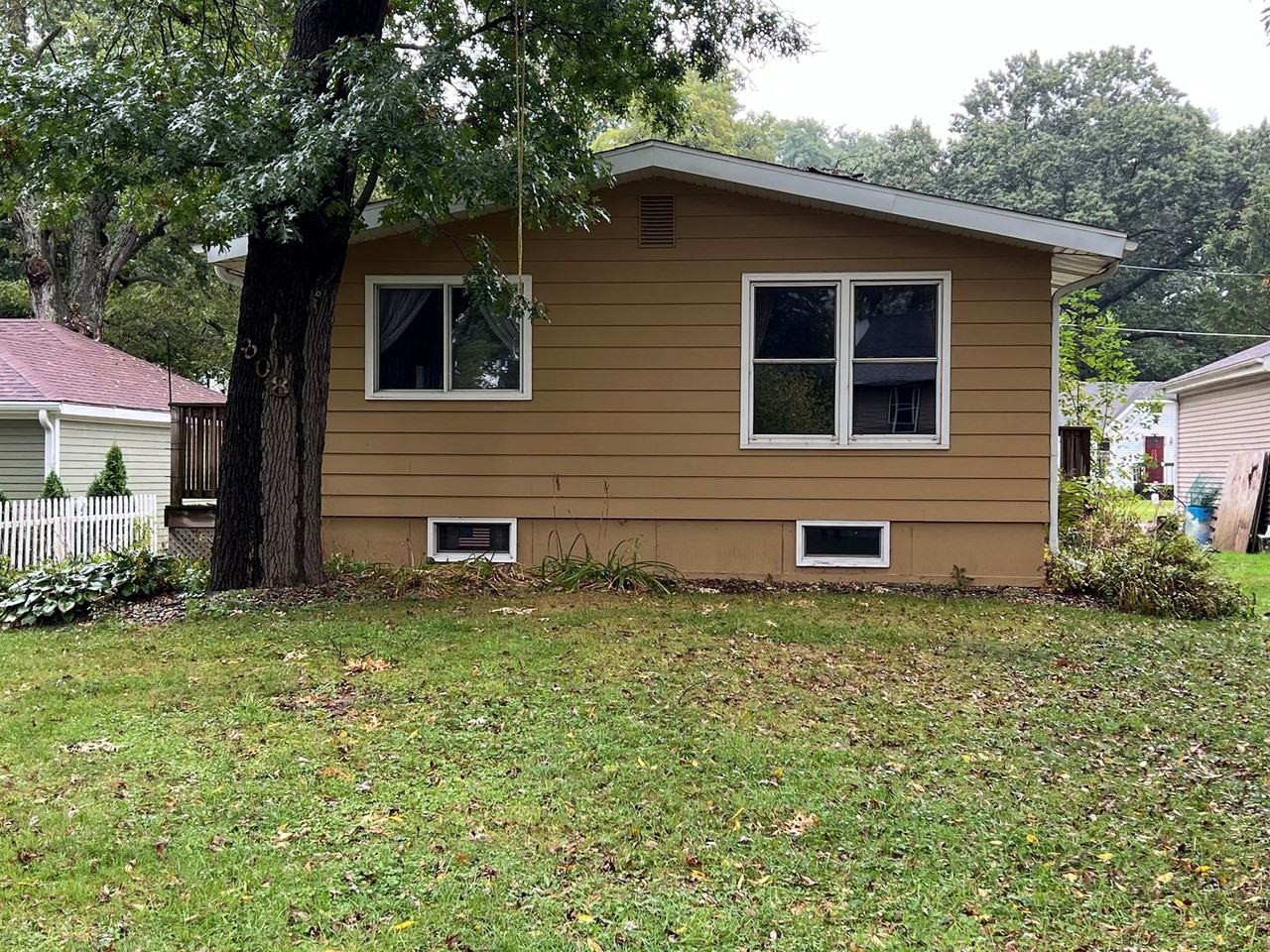 808 N Riverside Dr - Photo 2 of 12