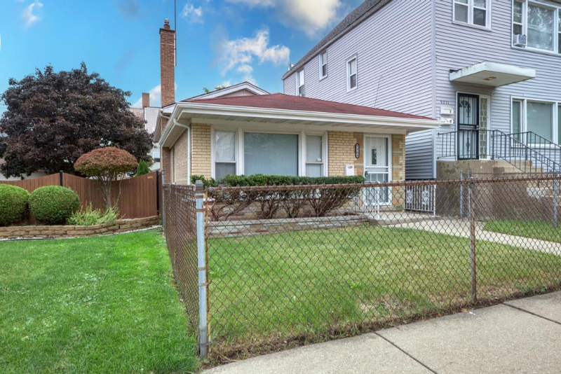 9209 S Clyde Ave - Photo 2 of 20