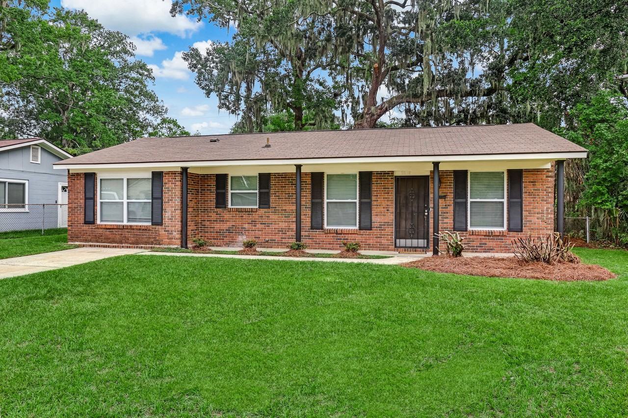 2212 North Parkwood Drive #NA - Photo 2 of 27