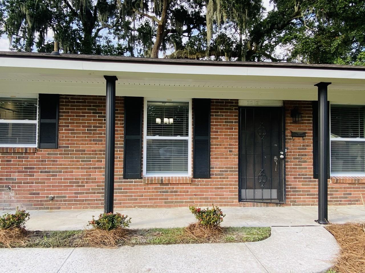 2212 North Parkwood Drive #NA - Photo 3 of 27