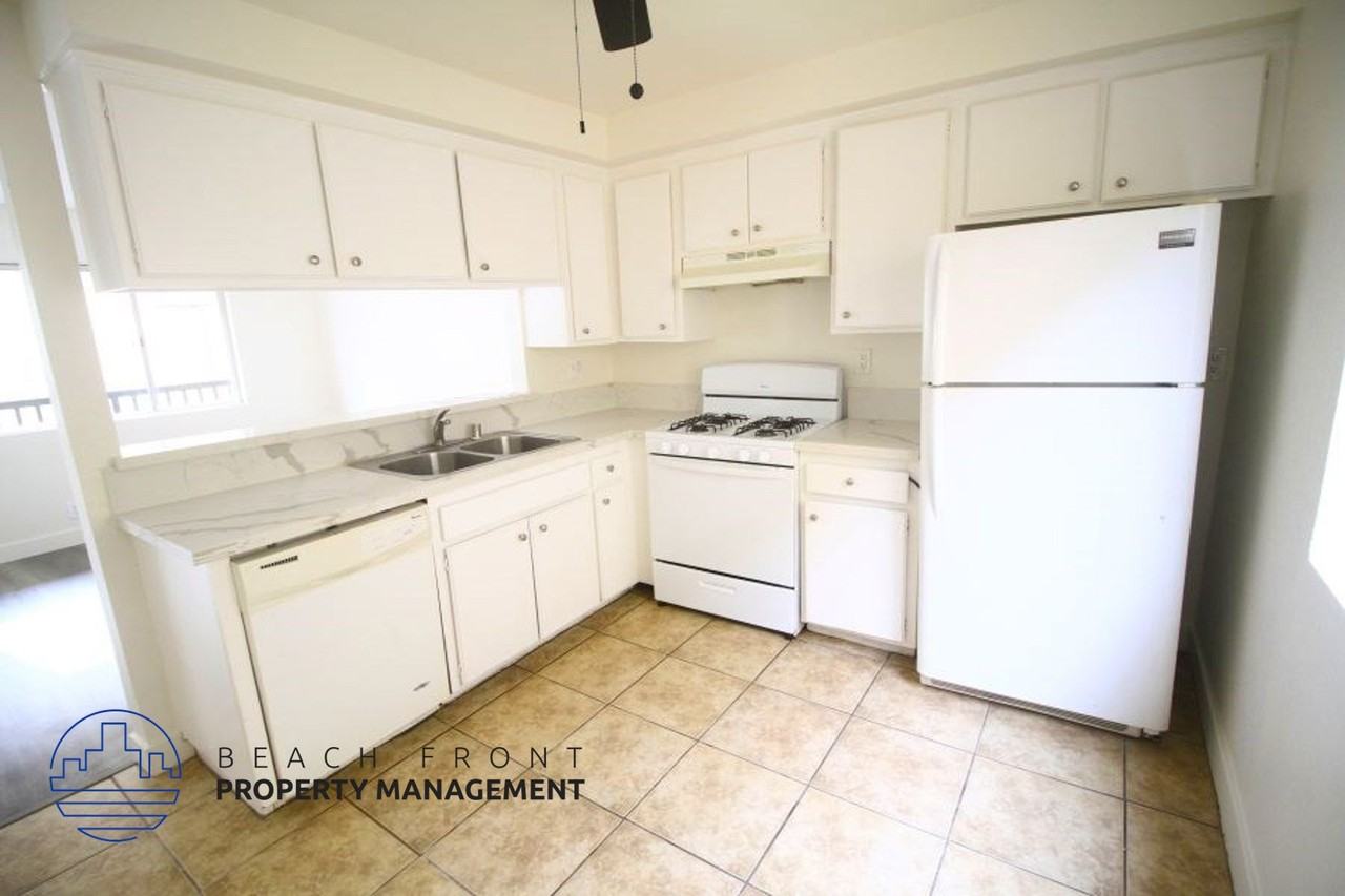 11503 Menlo Ave. - Photo 3 of 12