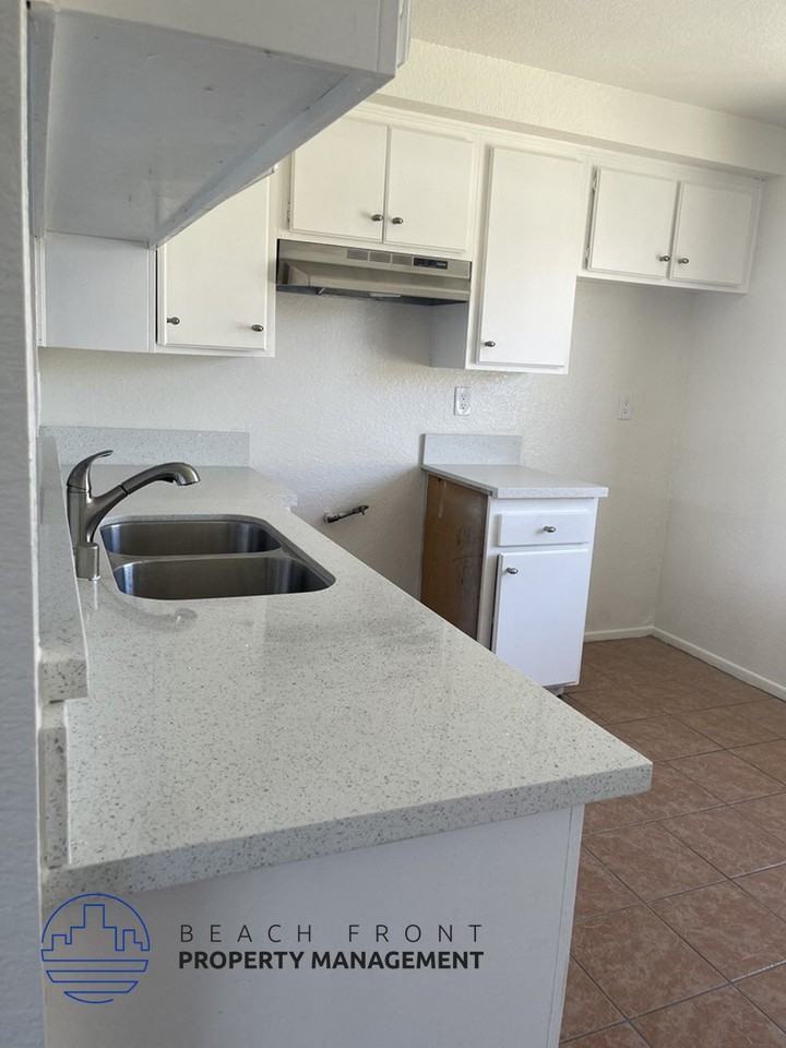 11503 Menlo Ave. - Photo 4 of 12