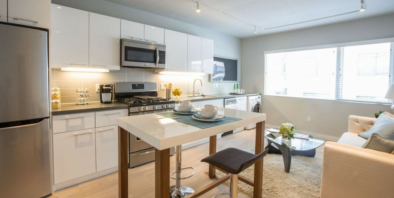 1824 Lakeshore - Photo 3 of 19