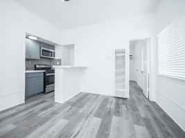 featured image of 1600 W 5th St