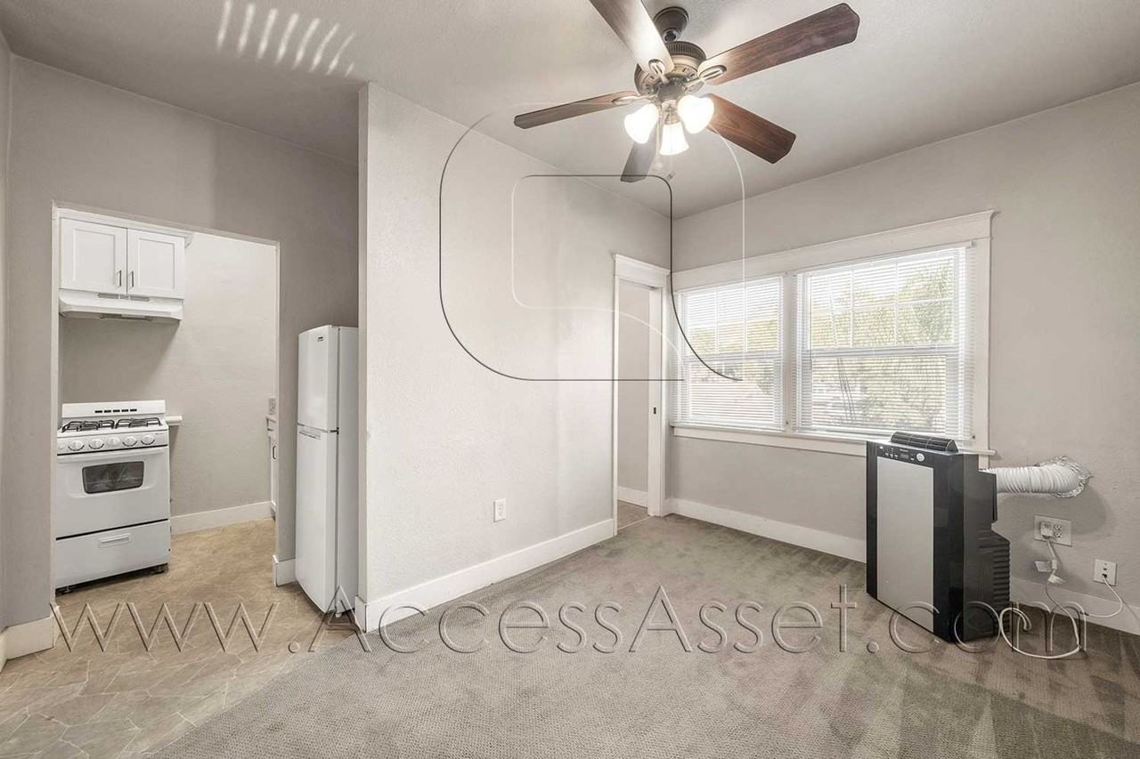 226 E Peck St #12 - Photo 3 of 22