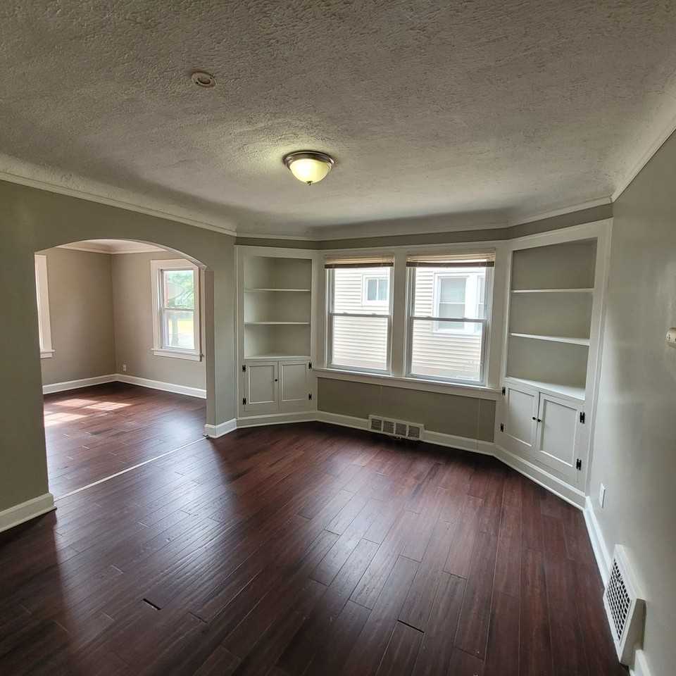 x11/11/2024 - 2624 Portman Ave - Photo 3 of 14