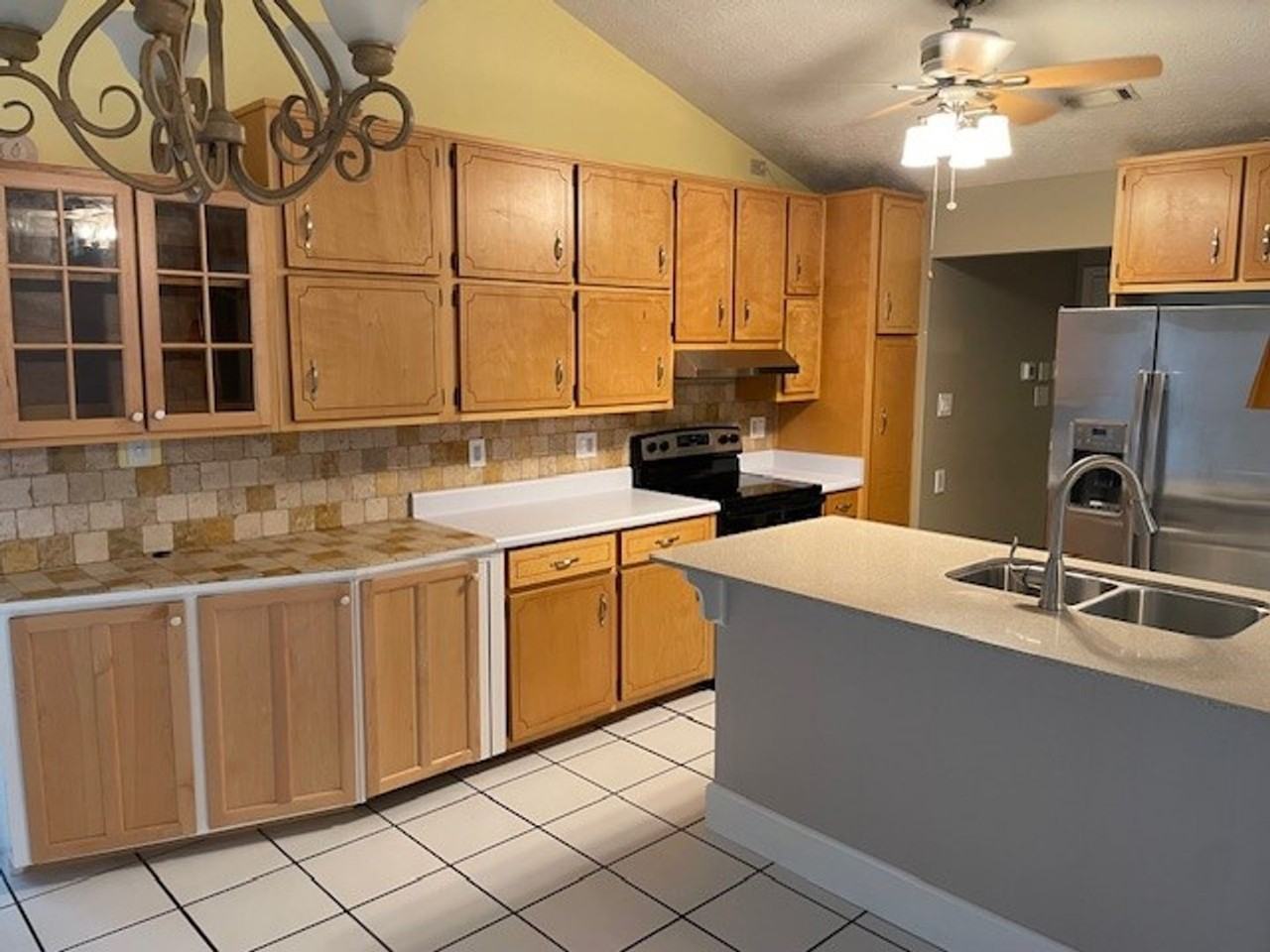 290 Monmouth Dr - Photo 2 of 13