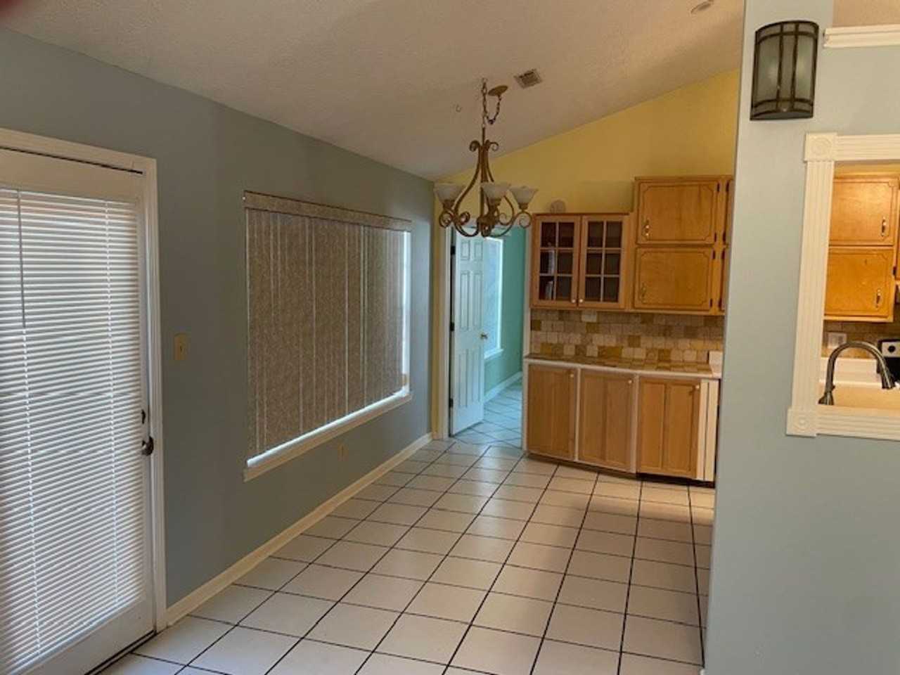 290 Monmouth Dr - Photo 4 of 13