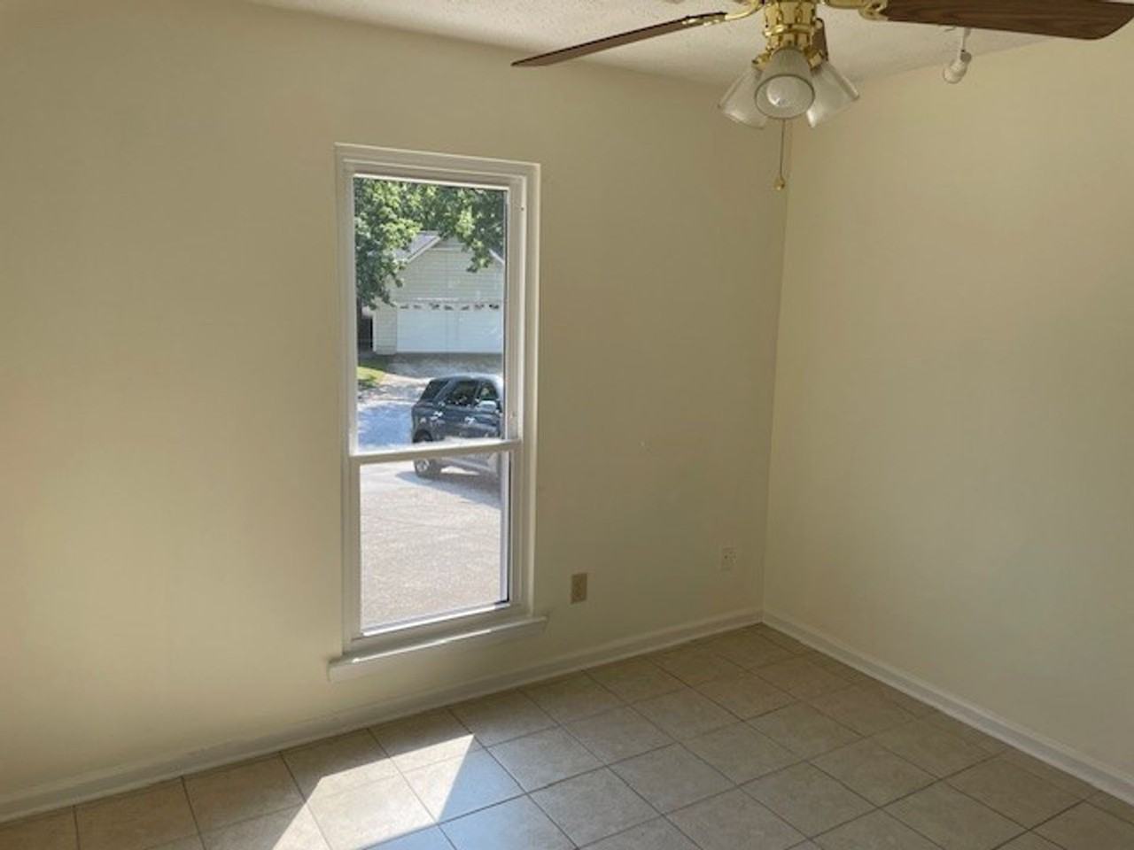 290 Monmouth Dr - Photo 7 of 13