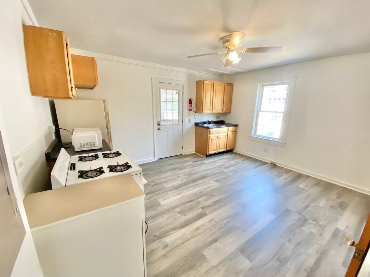 299 E Allen St #C - Photo 3 of 9