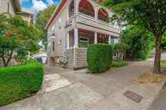 Triplex in Goose Hollow! - Photo 1 of 1