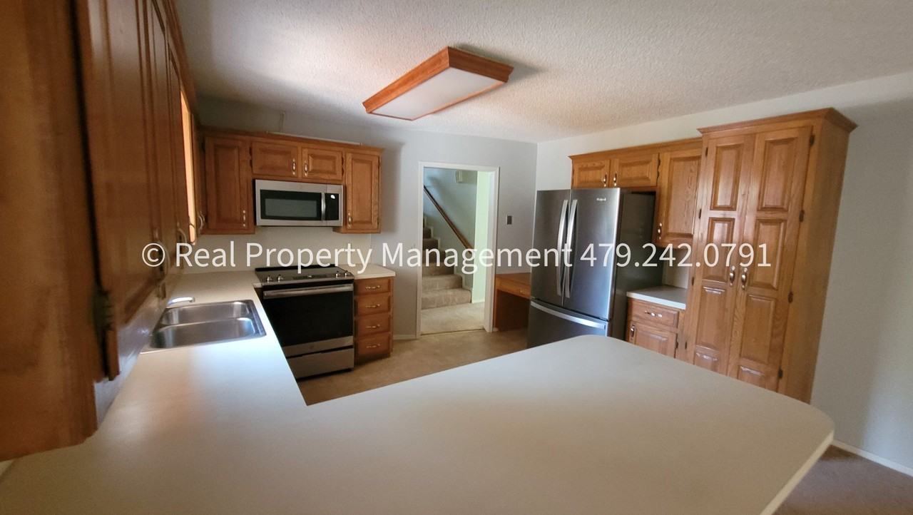 106 Oak St - Photo 5 of 26