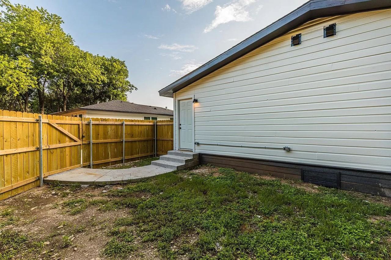 Cross Circle Duplexes - Photo 4 of 13