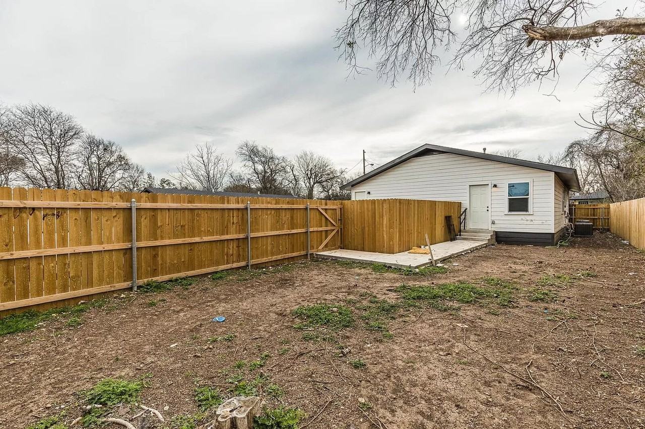 Cross Circle Duplexes - Photo 7 of 13