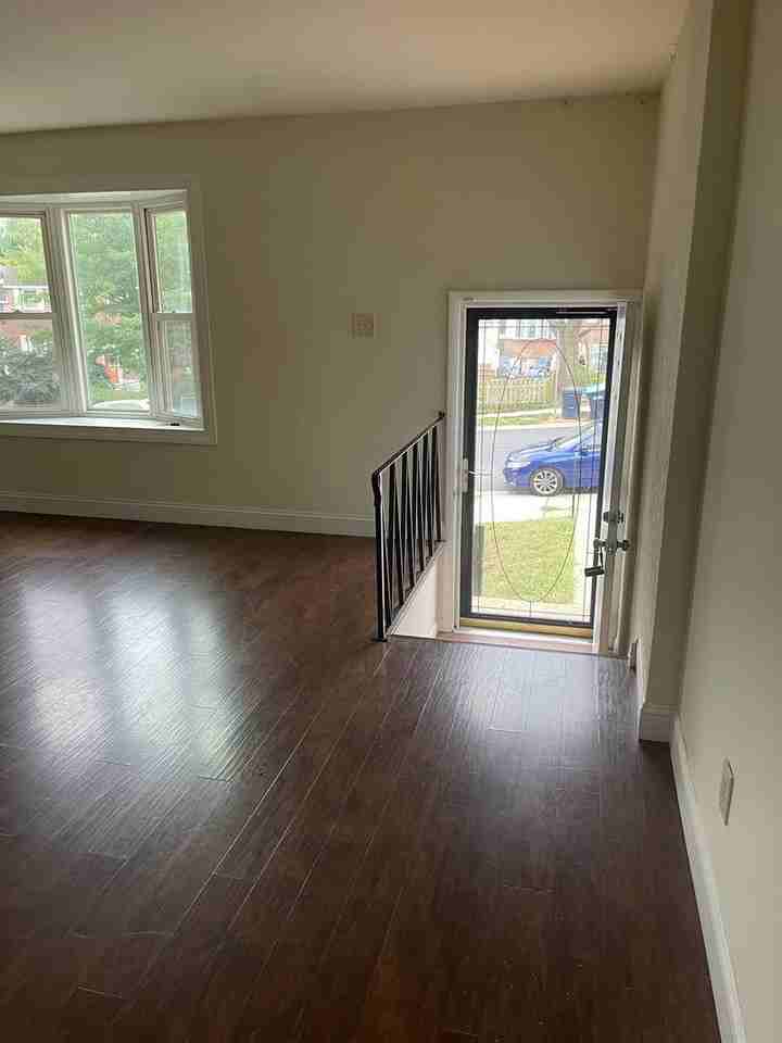 1525 Bonwood Rd - Photo 2 of 31