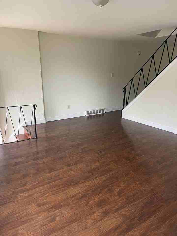 1525 Bonwood Rd - Photo 3 of 31