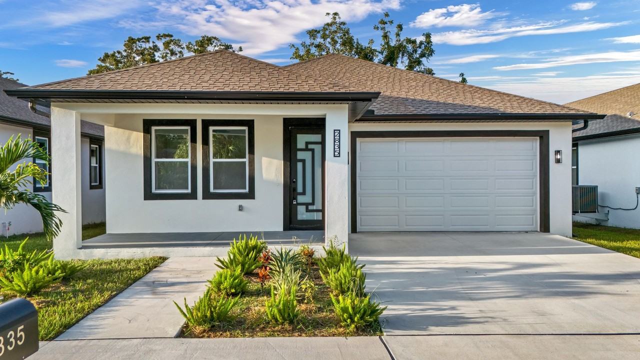 2835 60th Ave N - Photo 2 of 34