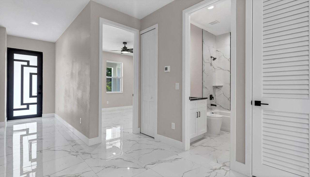 2835 60th Ave N - Photo 4 of 34