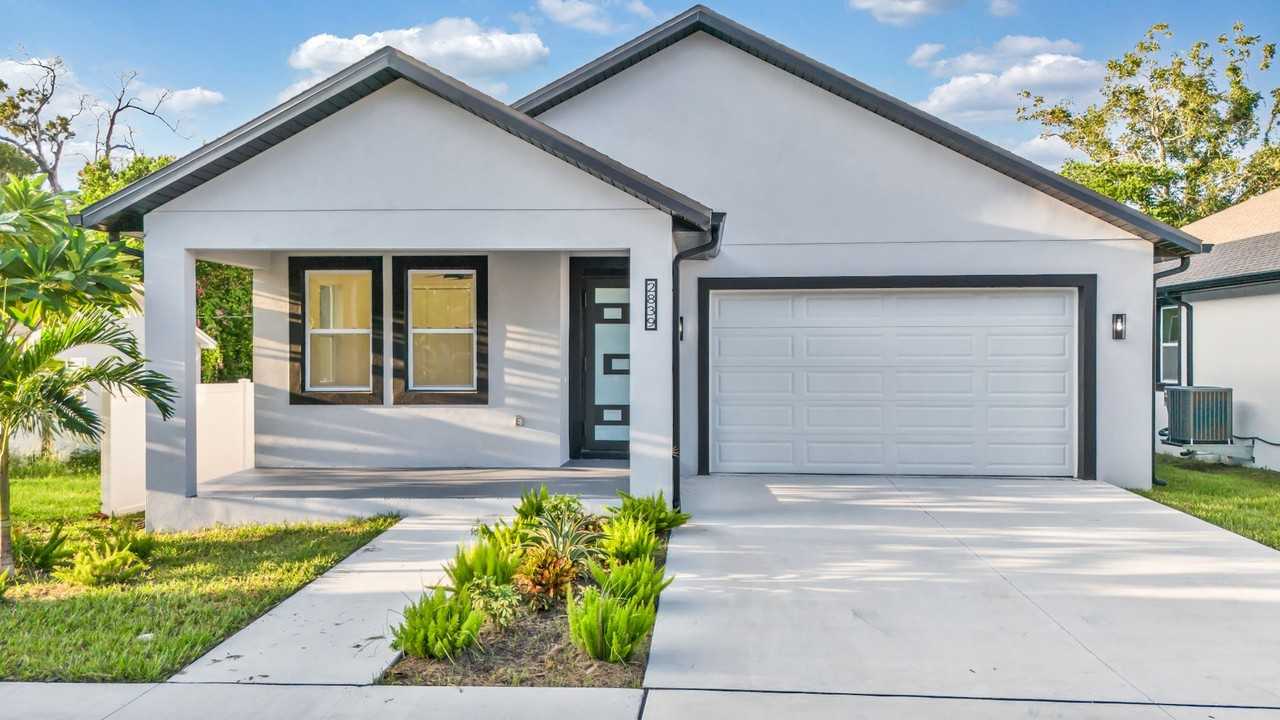 2839 60th Ave N - Photo 2 of 36