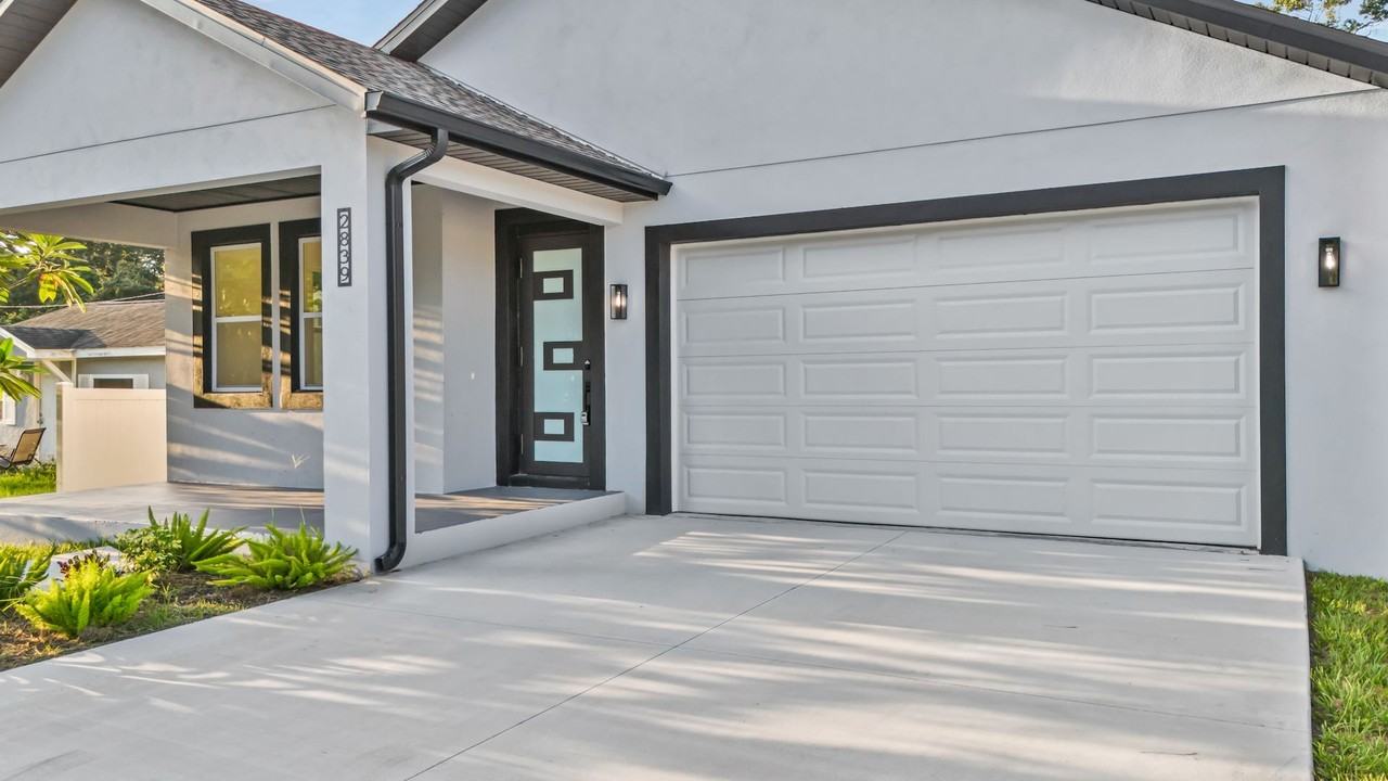 2839 60th Ave N - Photo 3 of 36