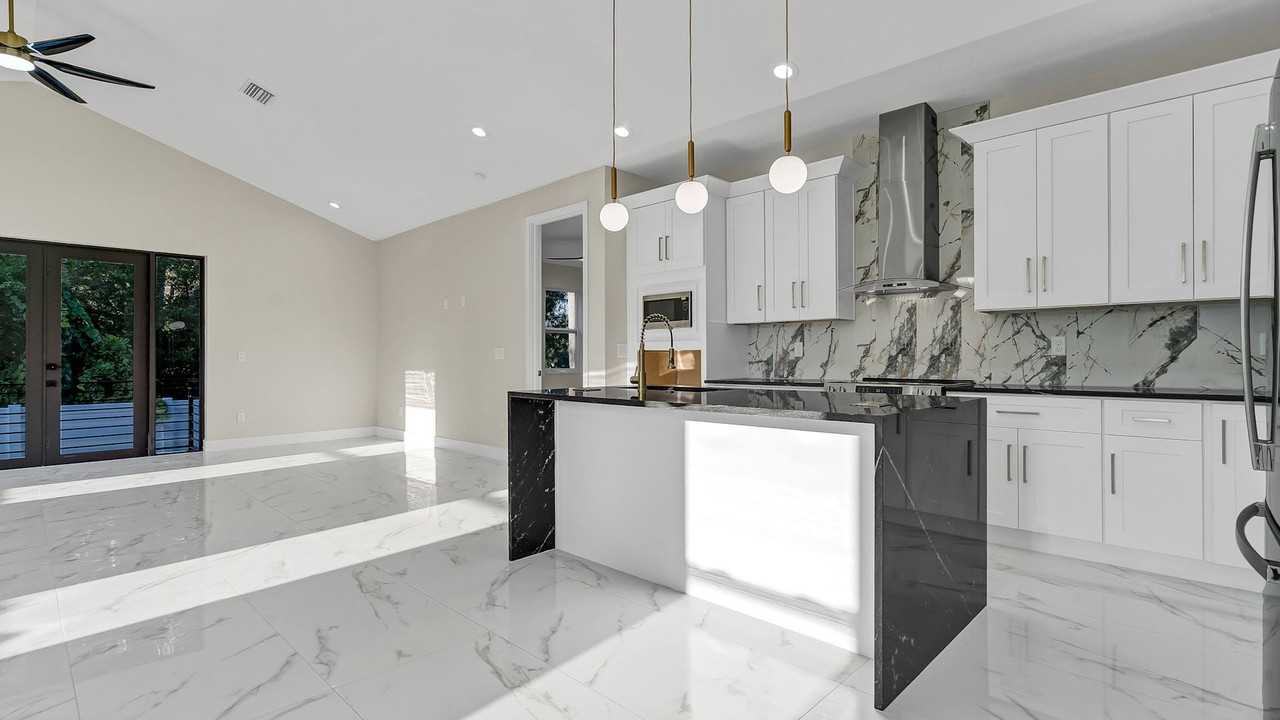 2839 60th Ave N - Photo 5 of 36