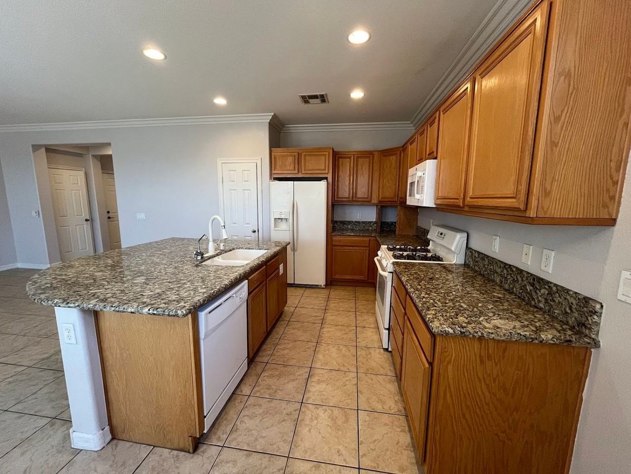 7521 Port Orchard Ave - Photo 3 of 36