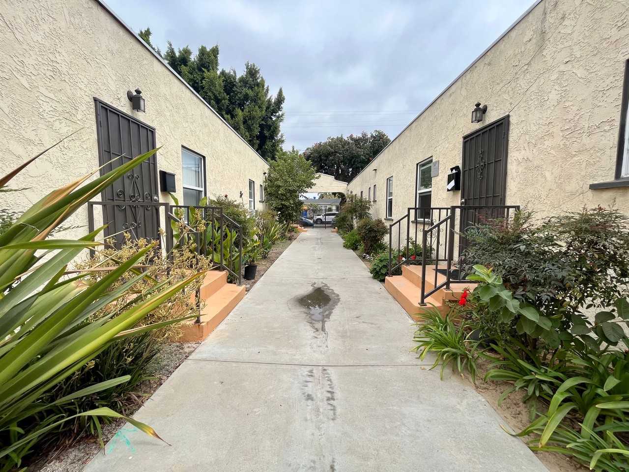 1153 1/4 Ravenna Ave - Photo 2 of 11