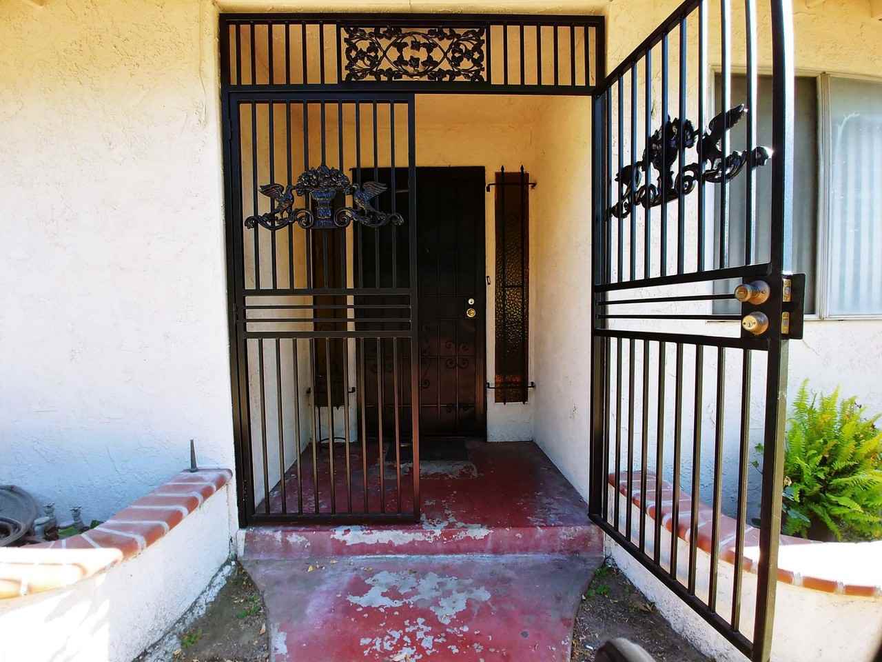 661 South Lilac Avenue - Photo 3 of 34