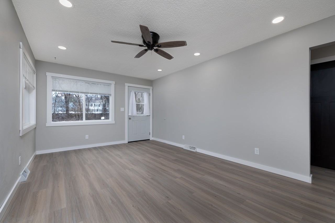 927-933 Park Ave W - Photo 2 of 19