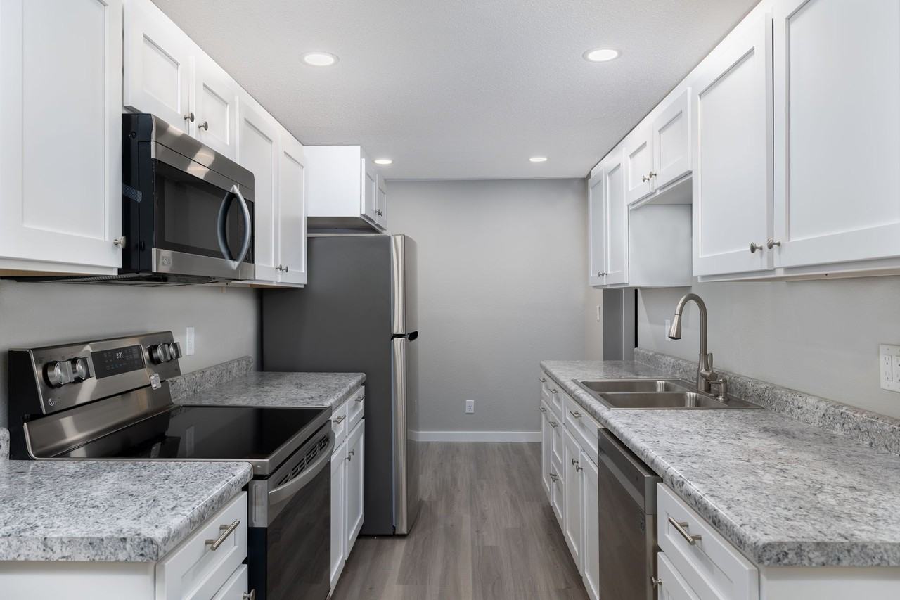 927-933 Park Ave W - Photo 4 of 19