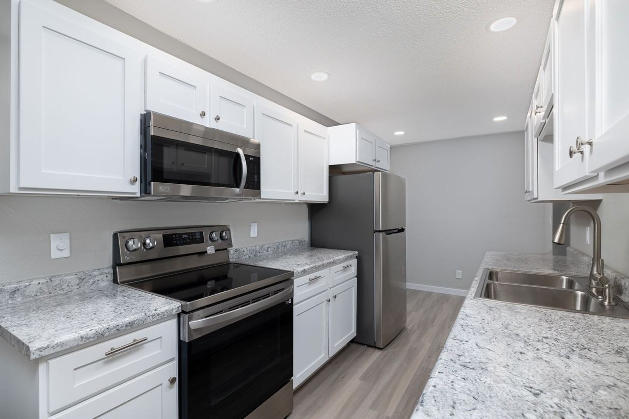 927-933 Park Ave W - Photo 5 of 19