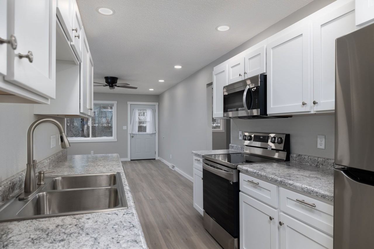 927-933 Park Ave W - Photo 6 of 19