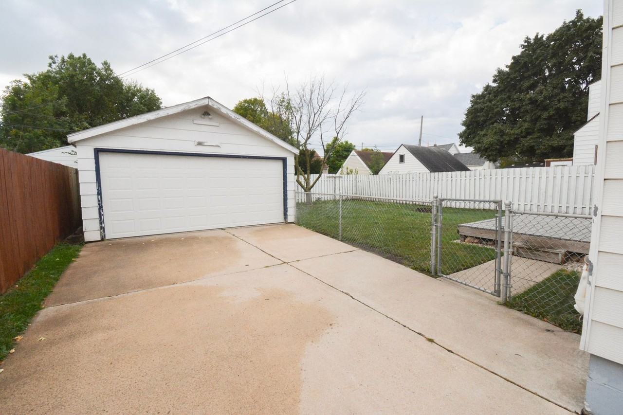 1418 3 1/2 St Se - Photo 2 of 14