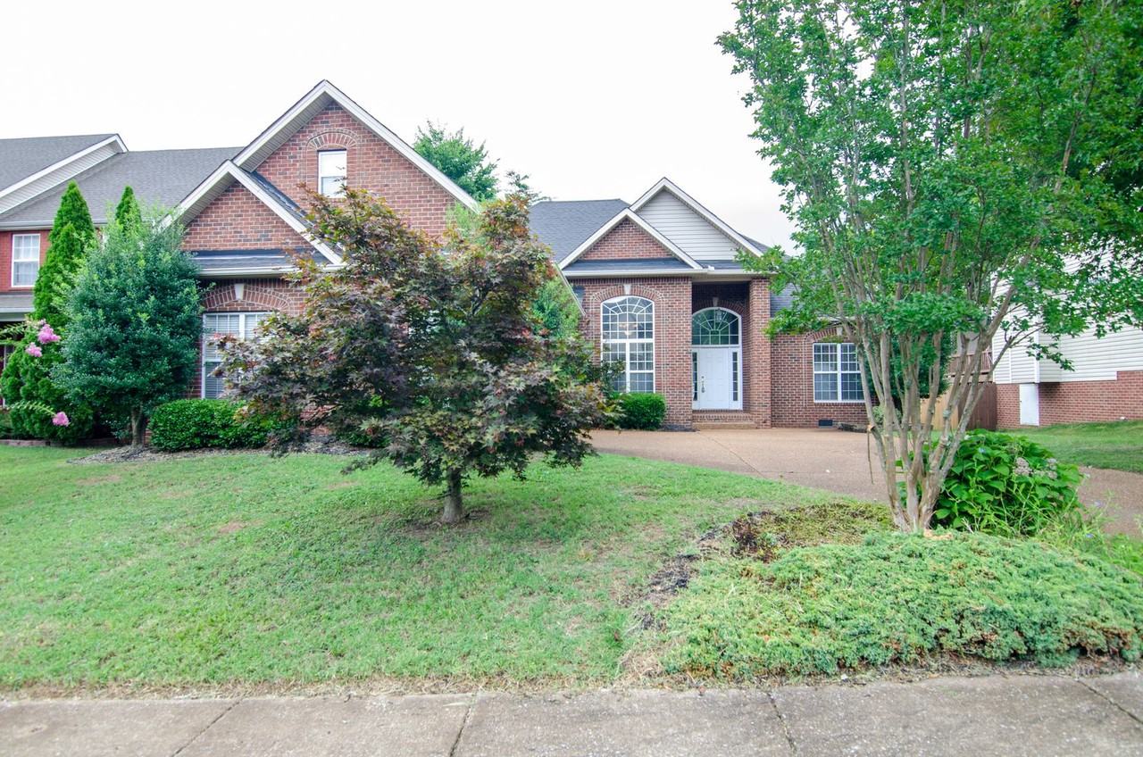 2416 Adelaide Dr - Photo 2 of 31