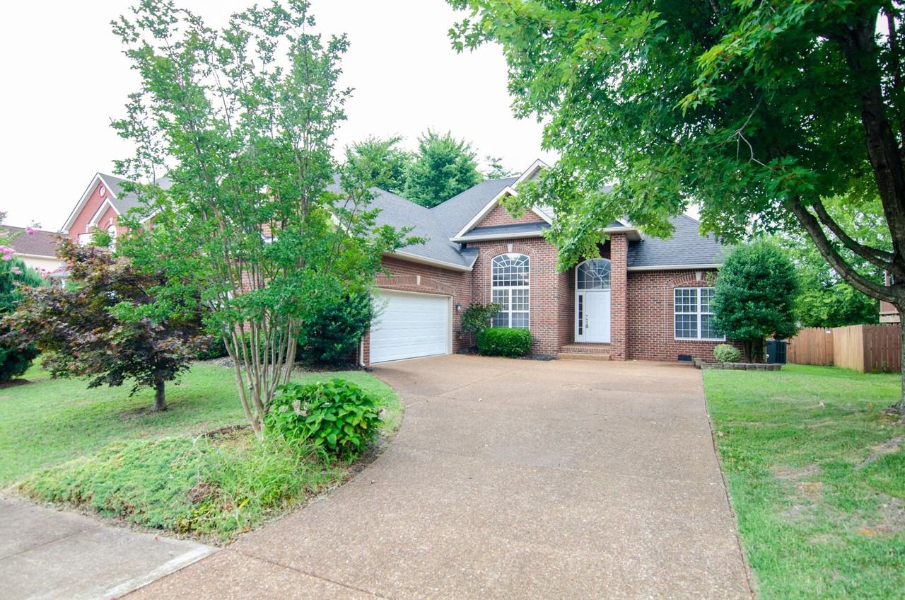 2416 Adelaide Dr - Photo 3 of 31