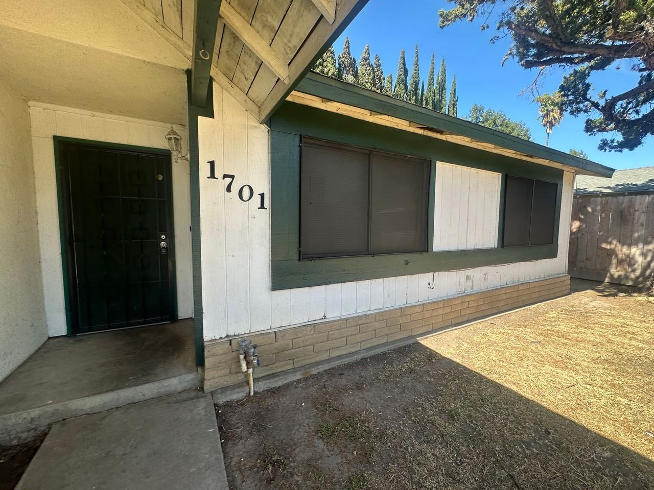 1701 Ortega Dr - Photo 3 of 27