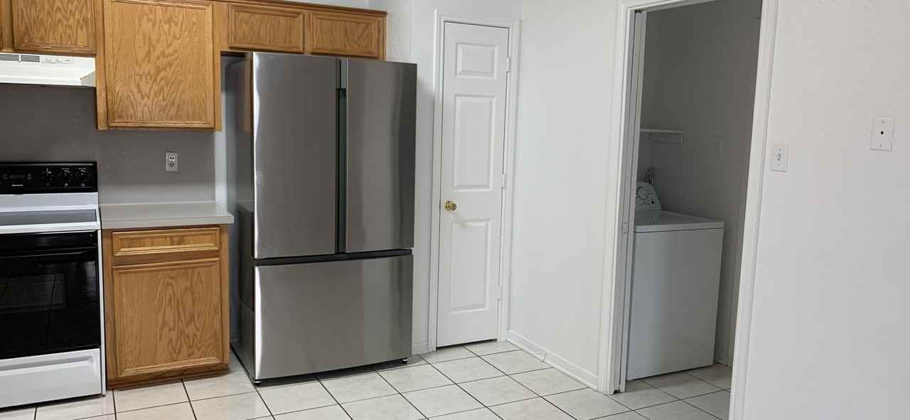 5202 Daybreak Dr - Photo 3 of 21