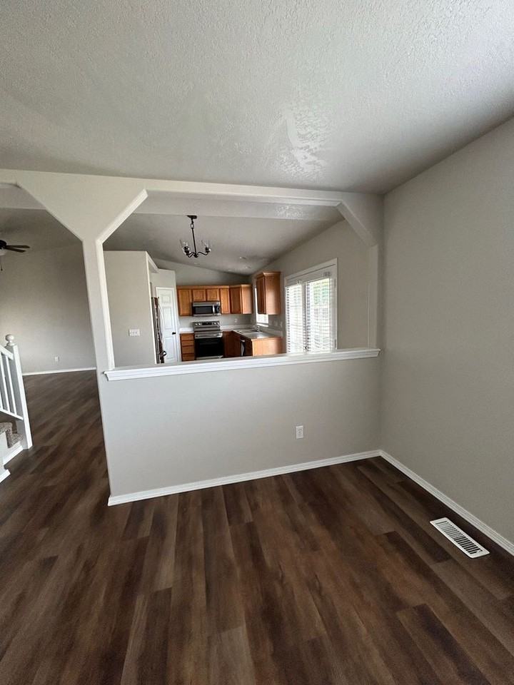 830 W Sheridan Ave - Photo 4 of 34
