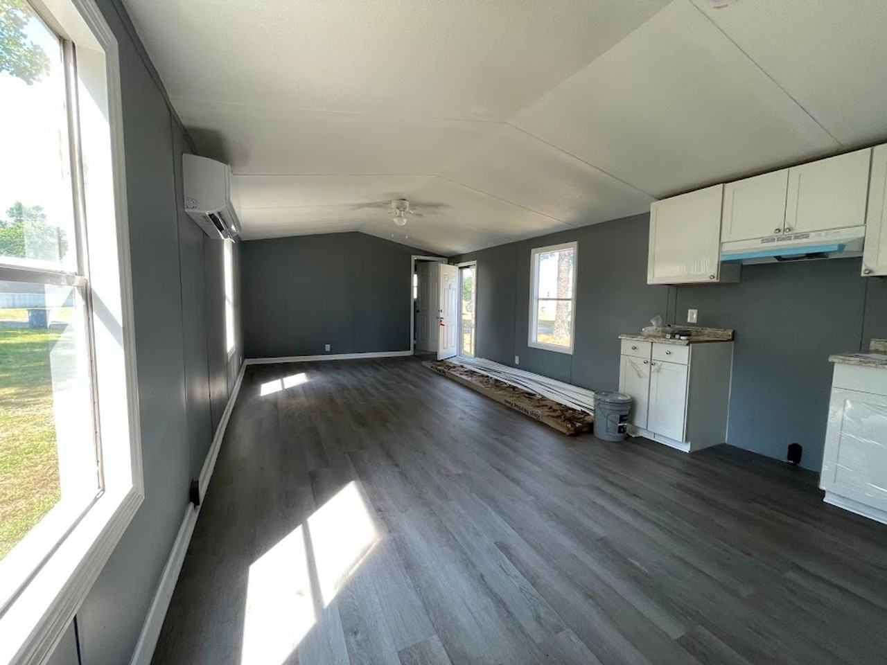 156 Cynthia Ln - Photo 2 of 8