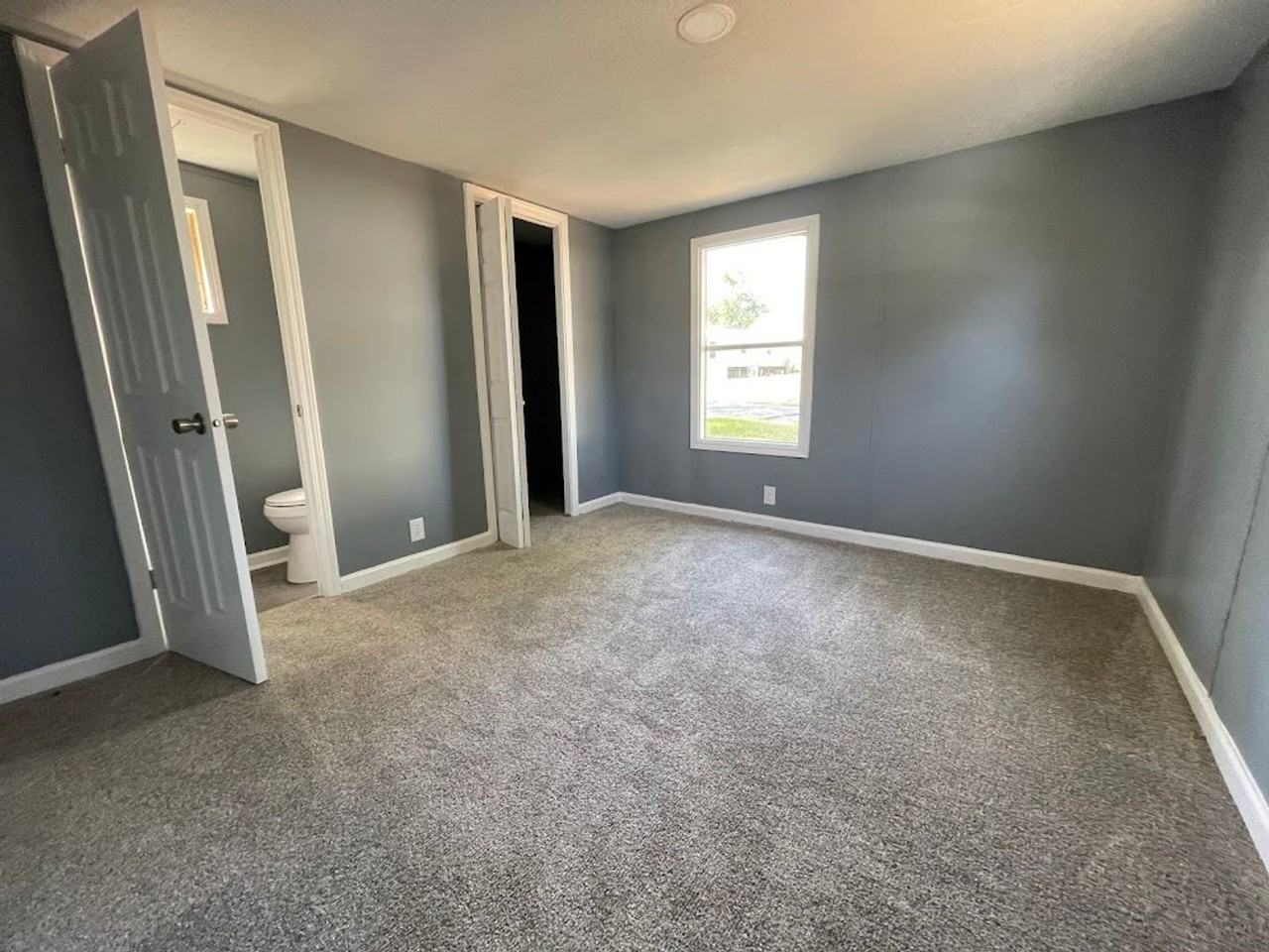 156 Cynthia Ln - Photo 3 of 8