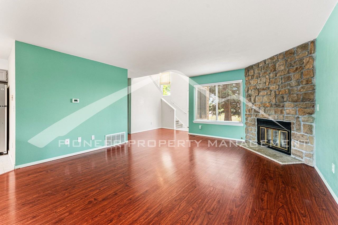 424 Wright St #105 - Photo 2 of 19