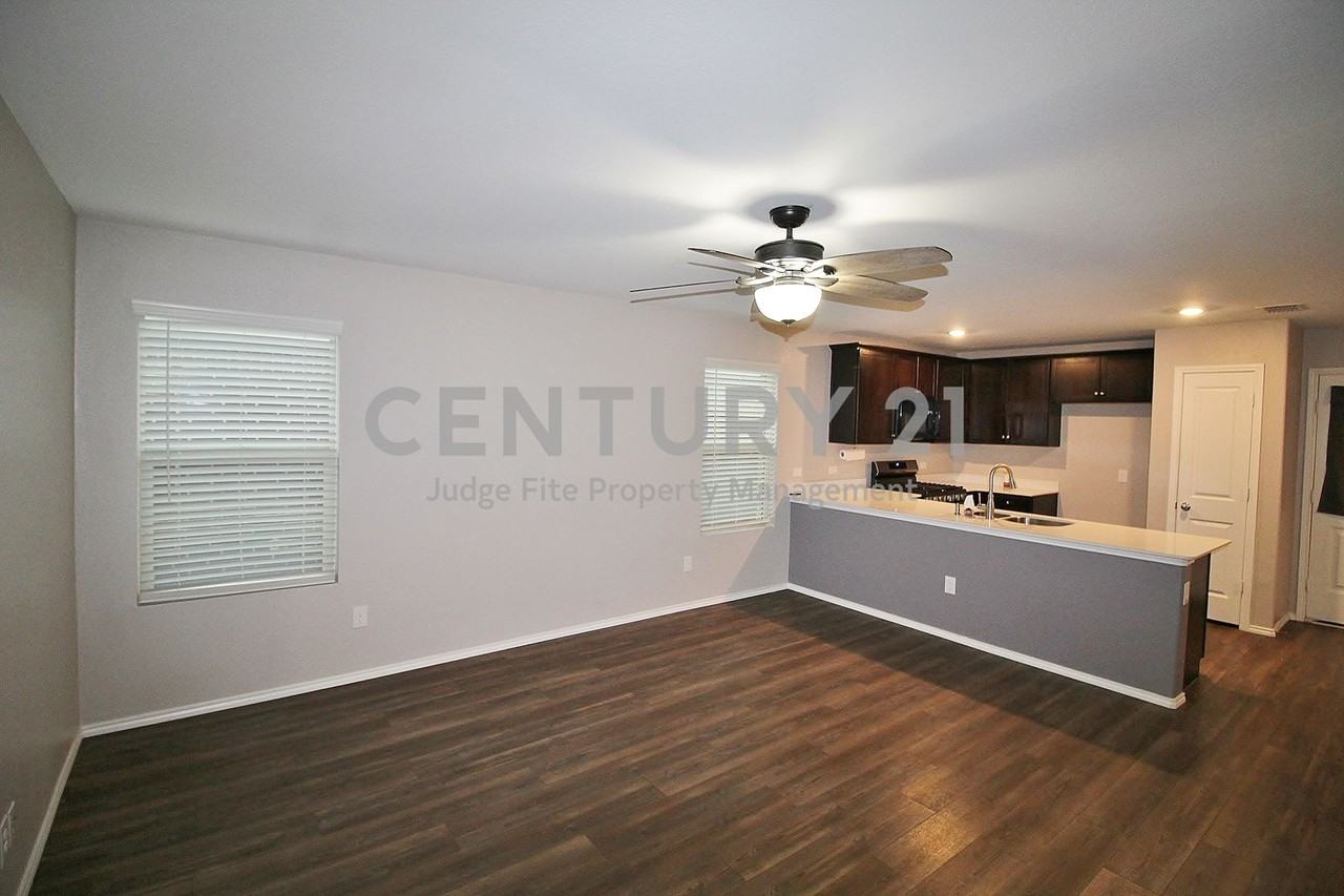 1103 Wildflower St - Photo 2 of 11