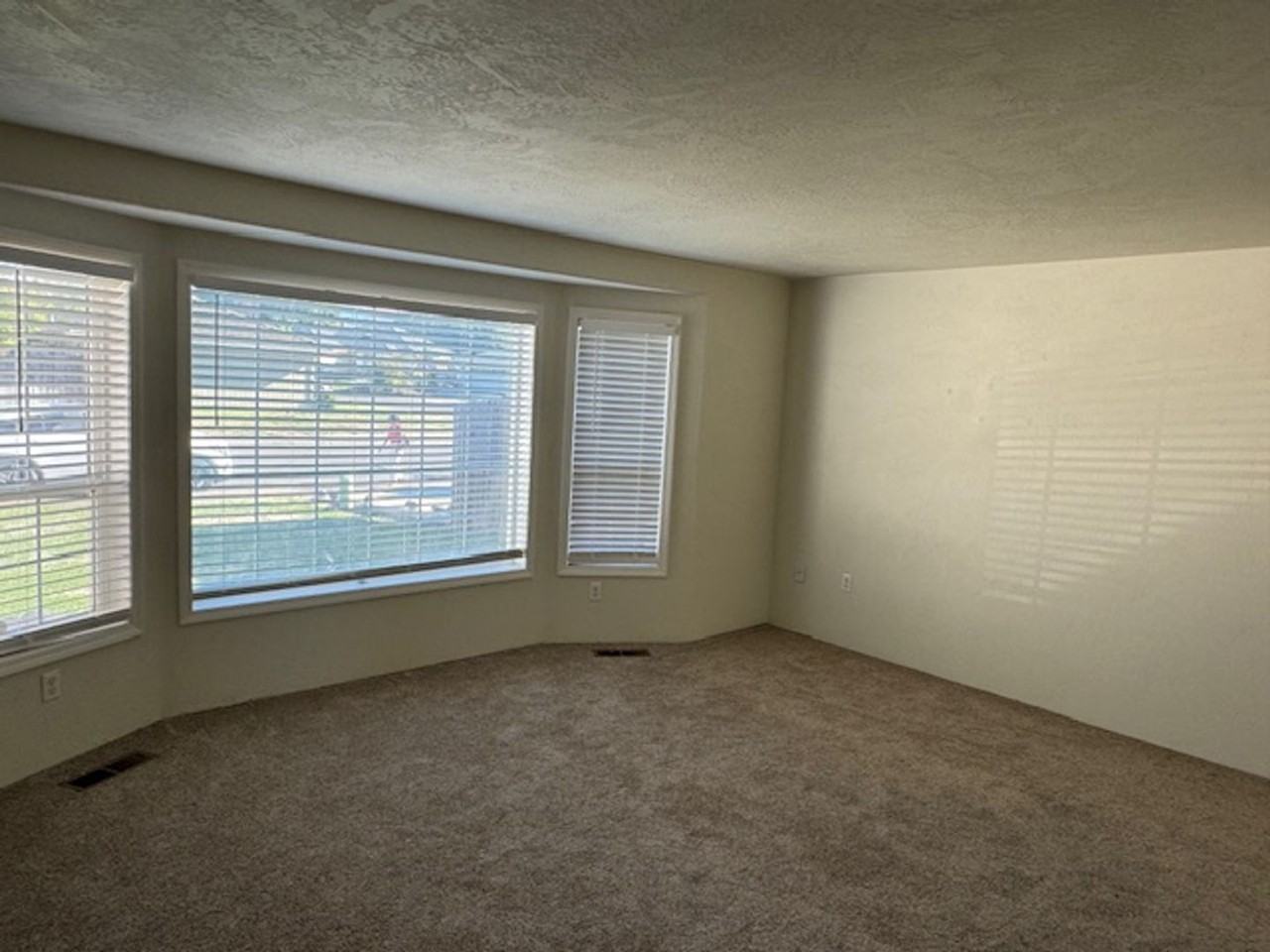 1726 Dove Ln - Photo 7 of 25